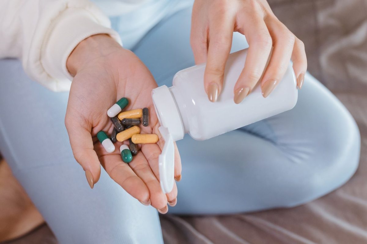 Naturalne suplementy dla kobiet – co warto wybrać?