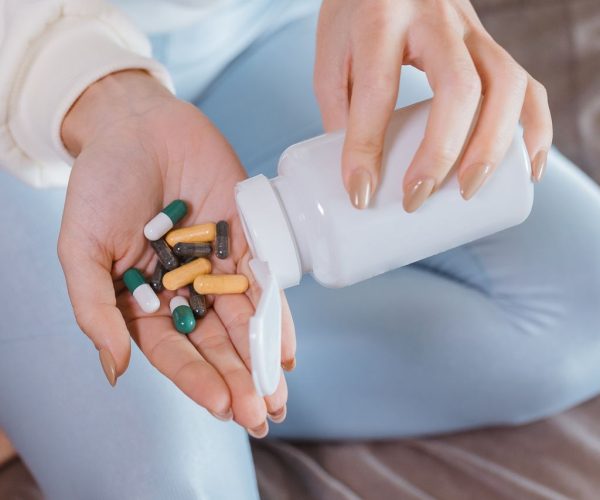 Naturalne suplementy dla kobiet – co warto wybrać?