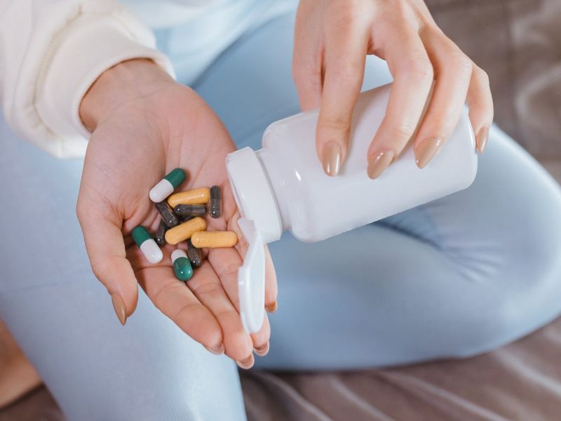 Naturalne suplementy dla kobiet – co warto wybrać?